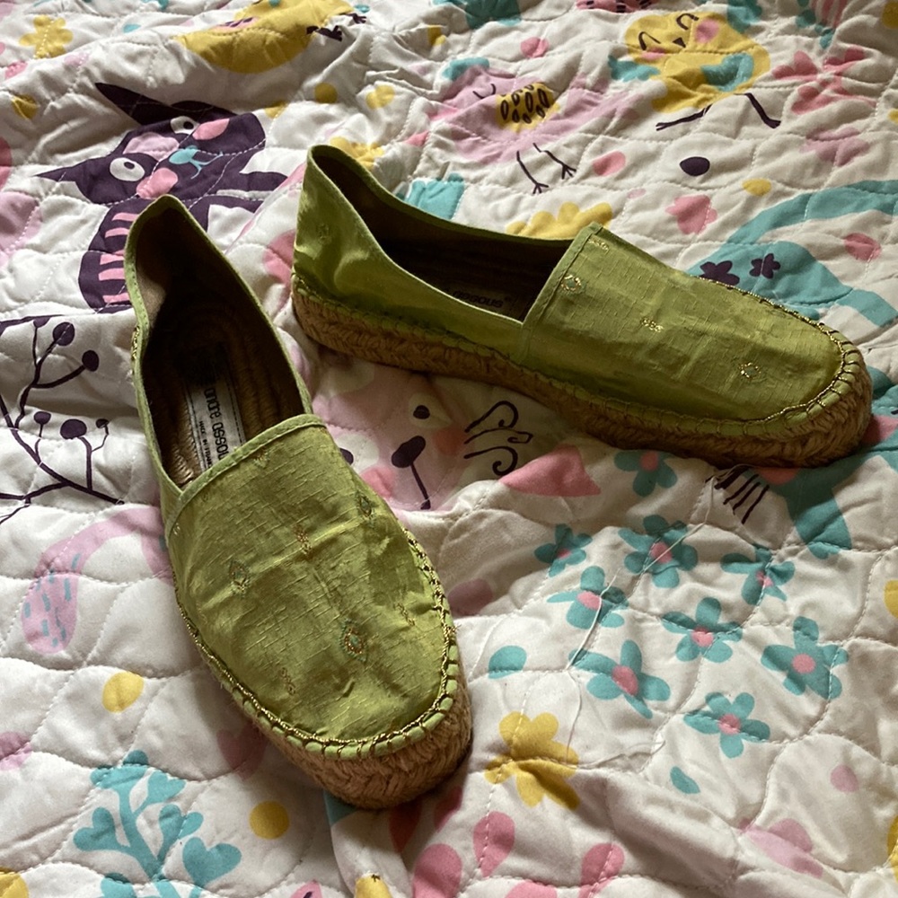 Andre Assous lime green French made embroidered cotton espadrilles size 10
